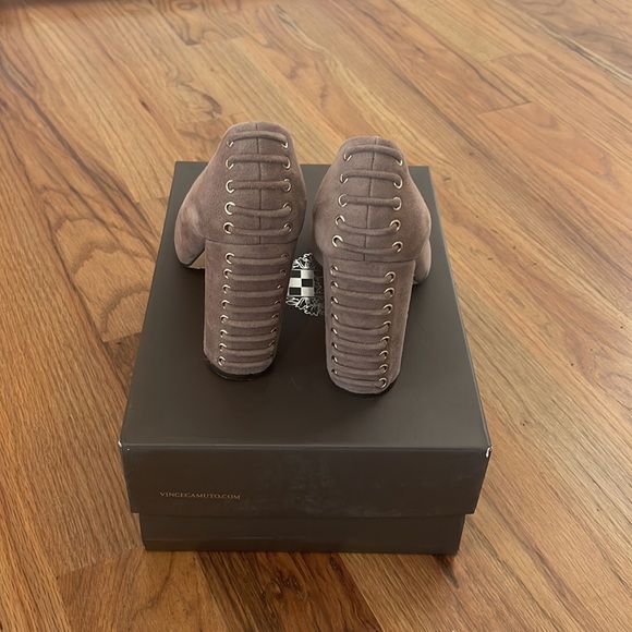 Vince Camuto suede heels 7.5 - Picture 3 of 4